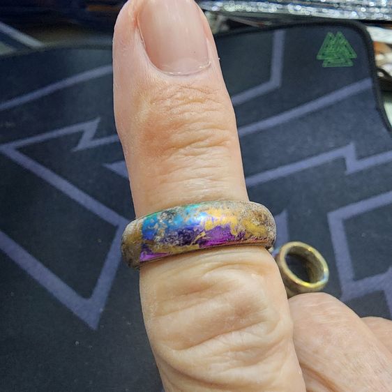 แหวนเหล็กไหลสายรุ้ง กรุลําพูน ส่งฟรีทั่วประเทศ