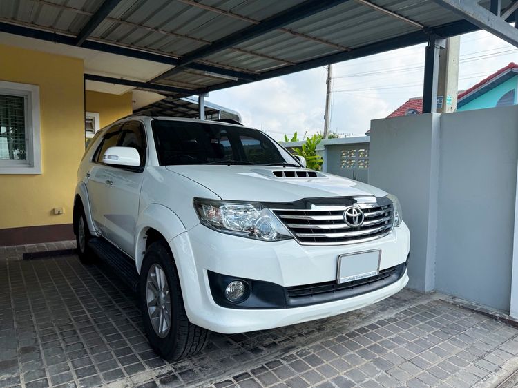 รถ Toyota Fortuner 2.5 V สี ขาว