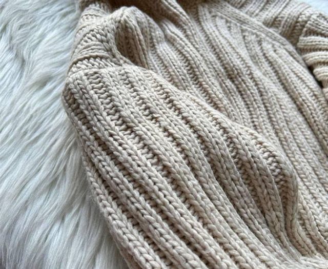  เสื้อไหมพรม แบรนด์แท้  เสื้อไหมพรม แบรนด์แท้ 

-สีครีม 

Size
S  อก38-40“ ความยาว18“  
 รูปที่ 3