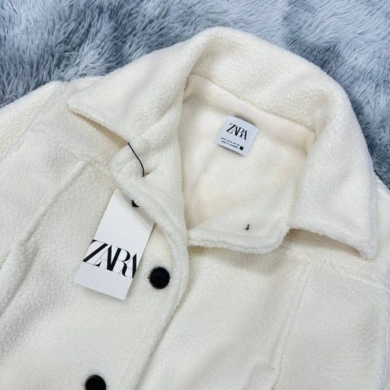 Zara Teddy แท้ 💯💯 ✨ แจ็คเก็ตขนนุ่ม ทรง Teddy  ทรงคล้ายๆนางแบบใส่ ตัวสั้น ด้านในบุขน ✨น่ารักมากกกก ใส่ใส่อุ่น อากาศติดลบต้นๆได้เลยค่ะ ผ้าหนานุ่มฟูๆ ใครชอบลุคชิคๆ หวานๆ น่ารักๆ ต้องจัดค่ะ 
