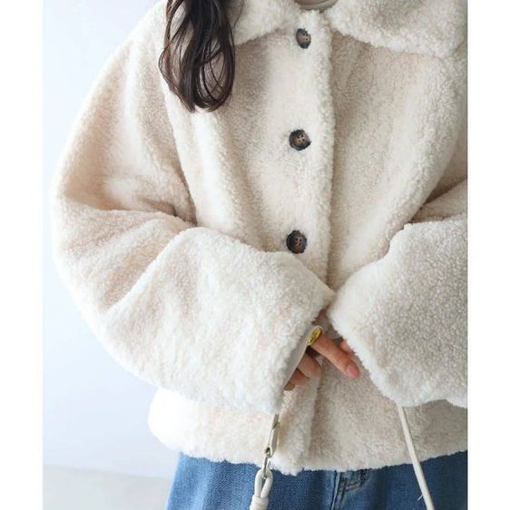 Zara Teddy แท้ 💯💯 ✨ แจ็คเก็ตขนนุ่ม ทรง Teddy  ทรงคล้ายๆนางแบบใส่ ตัวสั้น ด้านในบุขน ✨น่ารักมากกกก ใส่ใส่อุ่น อากาศติดลบต้นๆได้เลยค่ะ ผ้าหนานุ่มฟูๆ ใครชอบลุคชิคๆ หวานๆ น่ารักๆ ต้องจัดค่ะ 
 รูปที่ 2