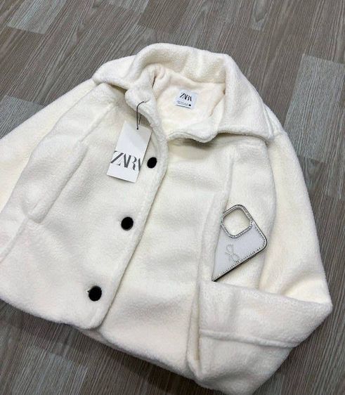 Zara Teddy แท้ 💯💯 ✨ แจ็คเก็ตขนนุ่ม ทรง Teddy  ทรงคล้ายๆนางแบบใส่ ตัวสั้น ด้านในบุขน ✨น่ารักมากกกก ใส่ใส่อุ่น อากาศติดลบต้นๆได้เลยค่ะ ผ้าหนานุ่มฟูๆ ใครชอบลุคชิคๆ หวานๆ น่ารักๆ ต้องจัดค่ะ 
 รูปที่ 5