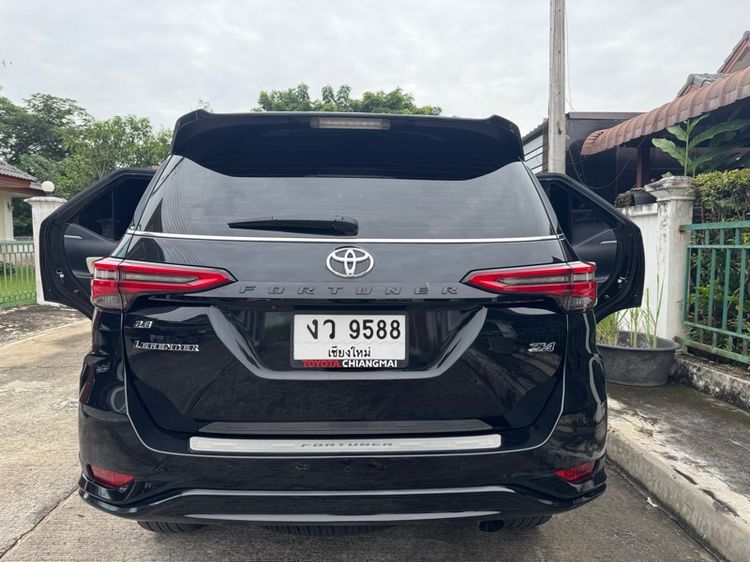 Toyota Fortuner 2020 2.8 TRD Sportivo 4WD Utility-car ดีเซล ไม่ติดแก๊ส เกียร์อัตโนมัติ ดำ รูปที่ 4