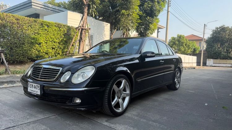 Mercedes-Benz E-Class 2005 E240 Sedan เบนซิน ไม่ติดแก๊ส เกียร์อัตโนมัติ ดำ รูปที่ 2