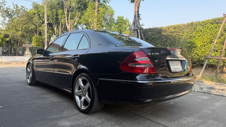Mercedes-Benz E-Class 2005 E240 Sedan เบนซิน ไม่ติดแก๊ส เกียร์อัตโนมัติ ดำ รูปที่ 4