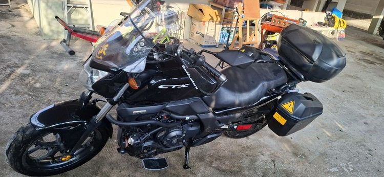 Honda ctx 700 เกียร์ธรรมดา ไมล์ 38,000  ราคา 93,000 ของแต่งครบ รถปี 14 พร้อมกระเป๋าข้างกล่องหลัง ครับ. 092-4936836  รถอยู่กาญจนบุรี รูปที่ 2