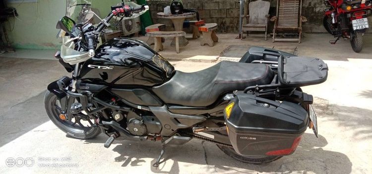 Honda ctx 700 เกียร์ธรรมดา ไมล์ 38,000  ราคา 93,000 ของแต่งครบ รถปี 14 พร้อมกระเป๋าข้างกล่องหลัง ครับ. 092-4936836  รถอยู่กาญจนบุรี รูปที่ 4