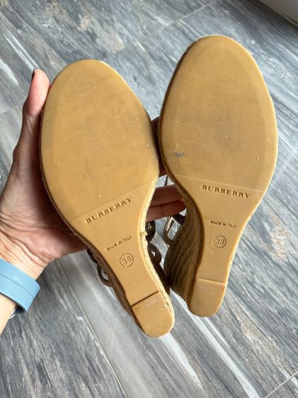 Burberry Wedge Heels - รองเท้าแบรนด์เนมมือสอง รูปที่ 9