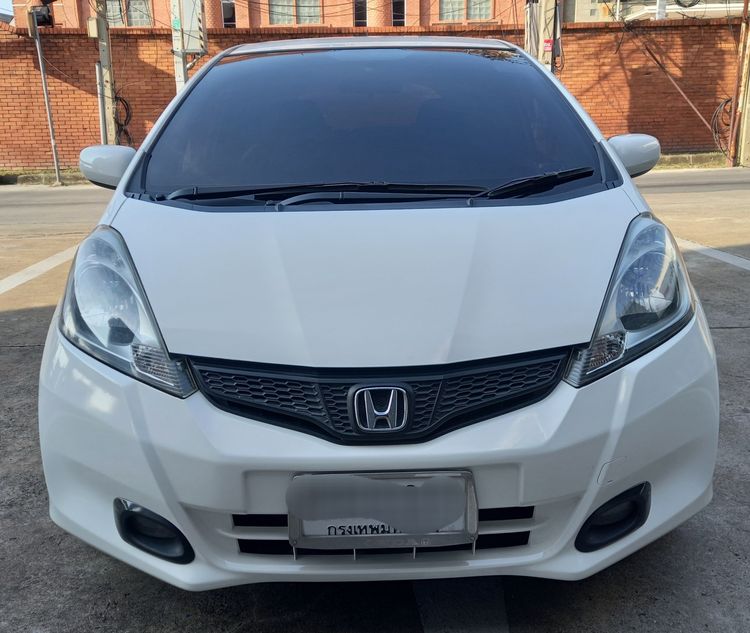 รถ Honda Jazz 1.5 S สี ขาว