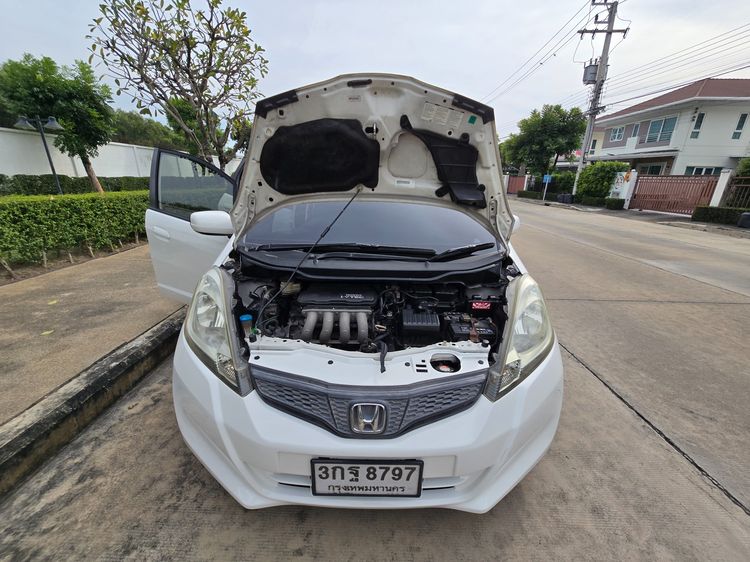 รถ Honda Jazz 1.5 S i-VTEC สี ขาว