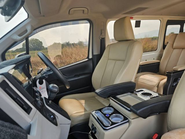 รถ Toyota Hiace 2.8 GL สี ขาว