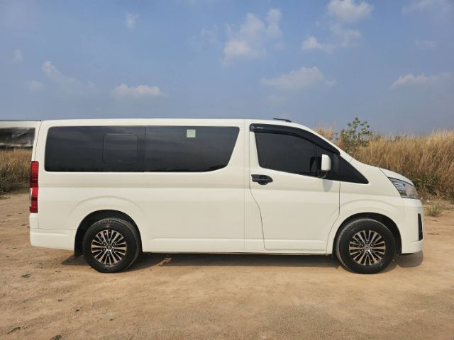 Toyota Hiace 2024 2.8 GL ดีเซล เกียร์อัตโนมัติ ขาว รูปที่ 3