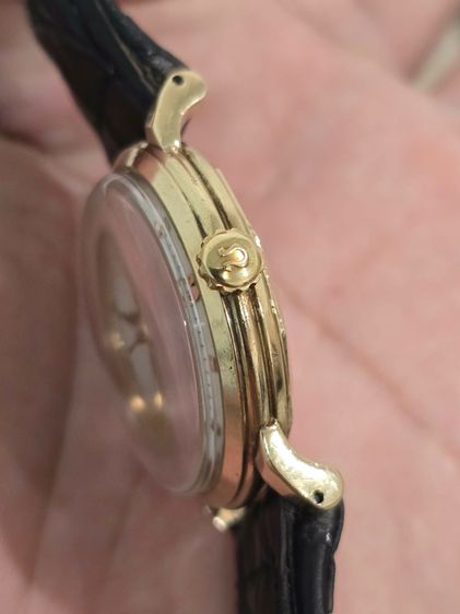 นาฬิกา Omega Bumper 14k Solid Gold Circa 1950s ฝาหลังสลักวาระพิเศษ วงวินาทีรางรถไฟ (Railtrack) หน้าปัดขาว หลักพีระมิดอารบิก ตัวเรือนทองคำ14k รูปที่ 12