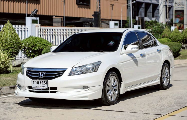 รถ Honda Accord 2.4 EL NAVI สี ขาว