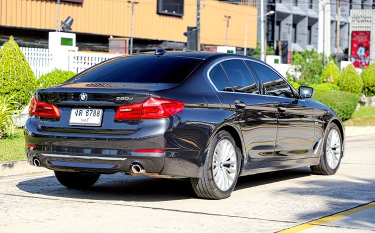 BMW Series 5 2018 520d Sedan ดีเซล ไม่ติดแก๊ส เกียร์อัตโนมัติ เทา รูปที่ 4