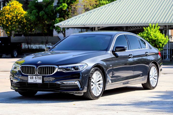 รถ BMW Series 5 520d สี เทา