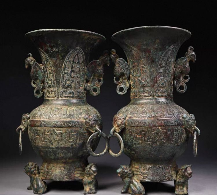 ✨แจกันทรงขวดสองหูรูปมังกรและนกฟีนิกซ์  ทำจากเครื่องสำริดสมัยราชวงศ์จีนโบราณ 