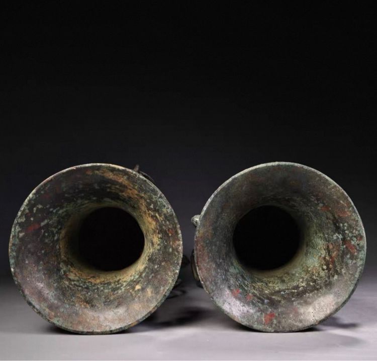 ✨แจกันทรงขวดสองหูรูปมังกรและนกฟีนิกซ์  ทำจากเครื่องสำริดสมัยราชวงศ์จีนโบราณ  รูปที่ 3