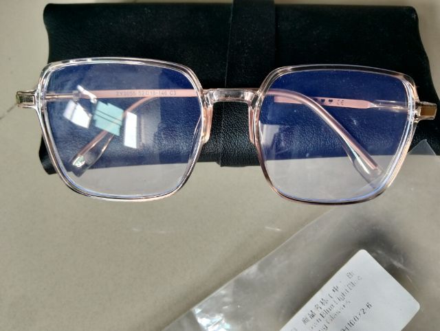 แว่นเลนส์ Polaroid สีฟ้า