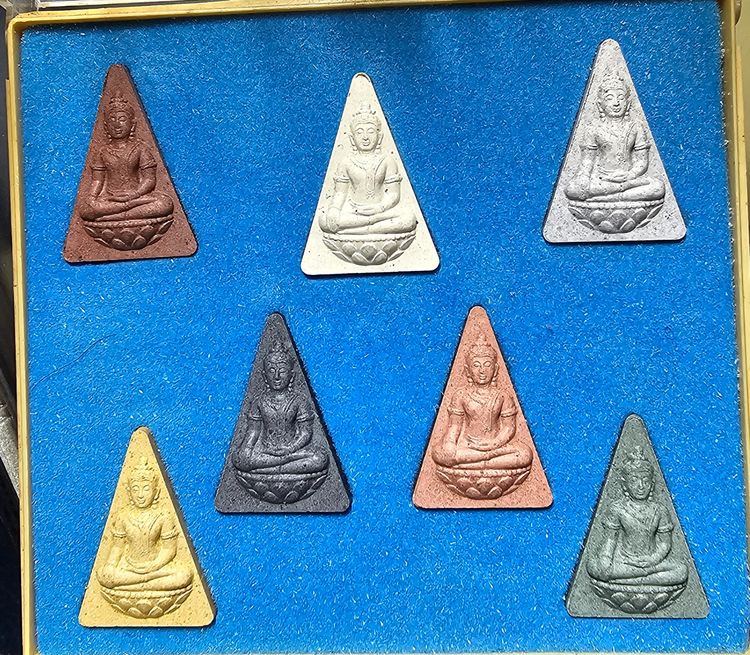 พระสมเด็จนางพญา สก. เฉลิมพระชนมพรรษา 6 รอบ สมเด็จพระนางเจ้าสิริกิติ์ ปี 2547 รูปที่ 2