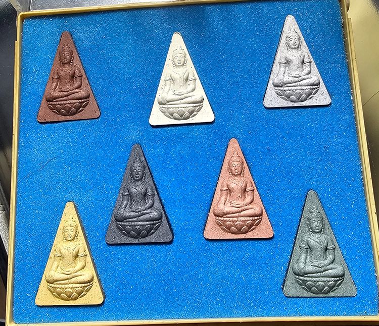 พระสมเด็จนางพญา สก. เฉลิมพระชนมพรรษา 6 รอบ สมเด็จพระนางเจ้าสิริกิติ์ ปี 2547 รูปที่ 3