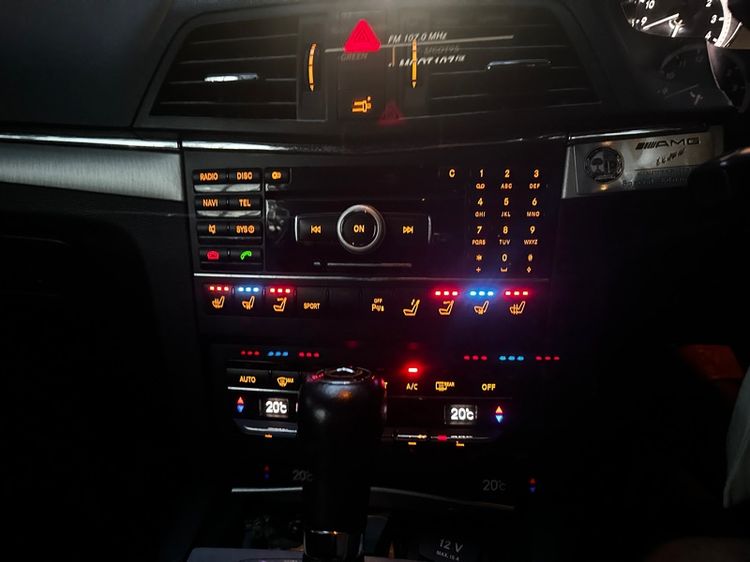 Mercedes-Benz E-Class 2011 E250 CGI Sedan เบนซิน ไม่ติดแก๊ส เกียร์อัตโนมัติ ขาว รูปที่ 4