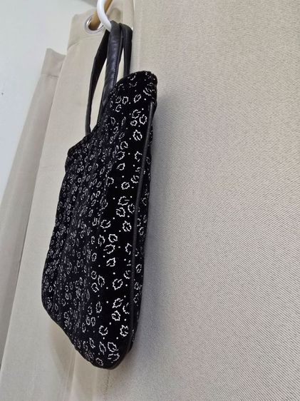 กระเป๋าโท้ทผ้าสีดำลายใบไม้ขนาดเล็กจาก Chiaki Studio รูปที่ 9