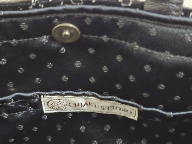 กระเป๋าโท้ทผ้าสีดำลายใบไม้ขนาดเล็กจาก Chiaki Studio รูปที่ 5