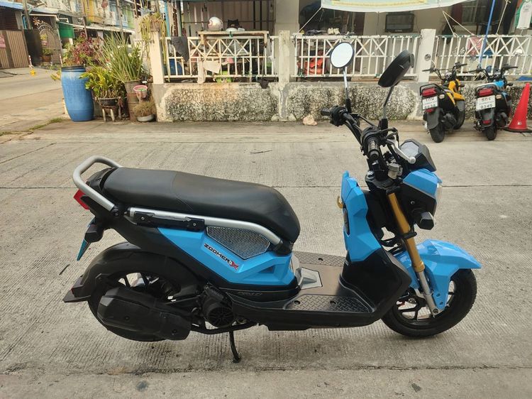 🛵ยังไงก็ขาย ZOOMER-X ปี 58 เครื่องดี สีสวย สตาร์ทมือ เล่มชุดโอนครบ+เปลี่ยนถ่ายน้ำมันเครื่องฟรี ส่งฟรี30 ก.ม รูปที่ 3