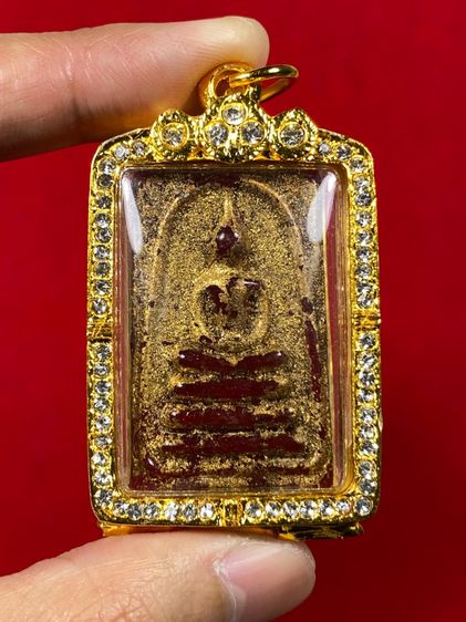 ⭐️พระสมเด็จสายวังหน้าสมเด็จโต พิมพ์ใหญ่ เนื้อหยกมณีแดง ปิดทองเต็ม องค์สภาพสวยสมบูรณ์ไม่มีหักซ่อม ลายเส้นสวยธรรมชาติ พร้อมเลี่ยมกรอบ