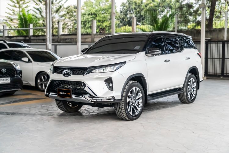 Toyota Fortuner 2023 2.4 Legender Black Top Utility-car ดีเซล เกียร์อัตโนมัติ ขาว