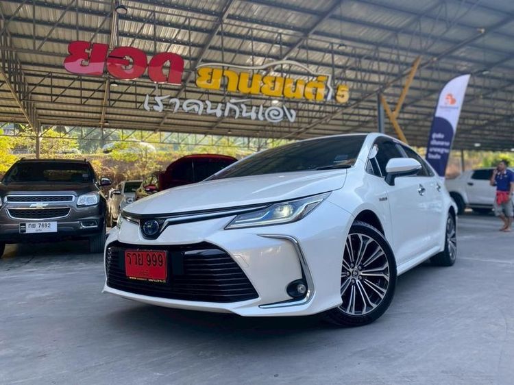 รถ Toyota Altis 1.8 Hybrid High สี ขาว