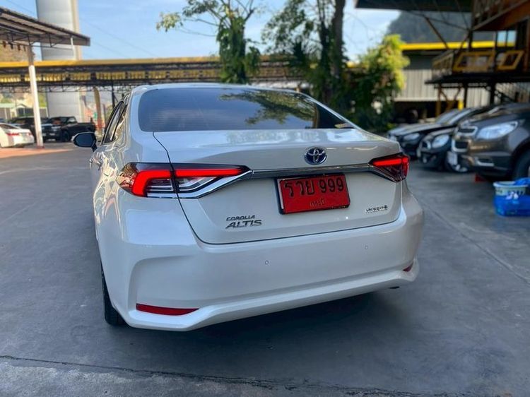 Toyota Altis 2019 1.8 Hybrid High Sedan ไฮบริด ไม่ติดแก๊ส เกียร์อัตโนมัติ ขาว รูปที่ 3
