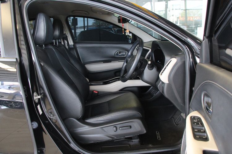 Honda HR-V 2021 1.8 EL Utility-car เบนซิน ไม่ติดแก๊ส เกียร์อัตโนมัติ ดำ รูปที่ 3