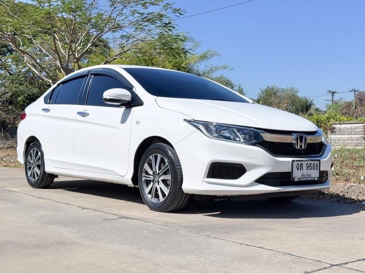 Honda City 2018 1.5 V Plus i-VTEC Sedan เบนซิน เกียร์อัตโนมัติ ขาว รูปที่ 2