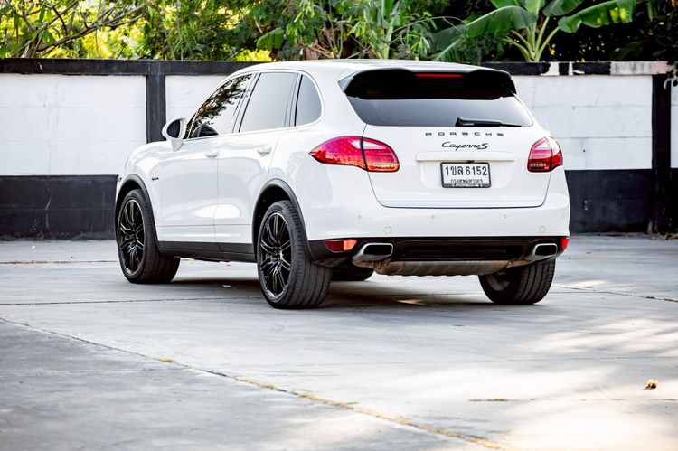 Porsche Cayenne 2010 3.0 S E-Hybrid Platinum Edition 4WD Sedan ไฮบริด เกียร์อัตโนมัติ ขาว รูปที่ 2