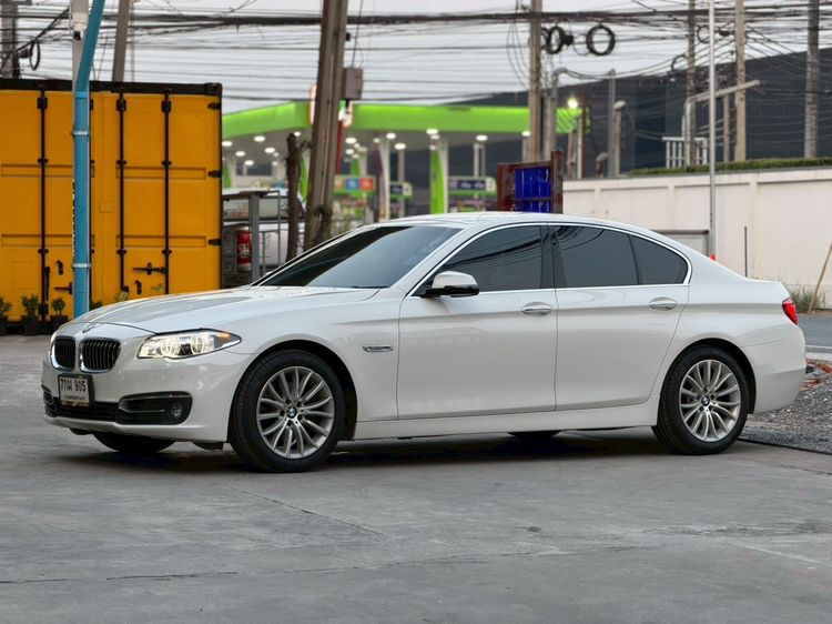รถ BMW Series 5 528i สี ขาว