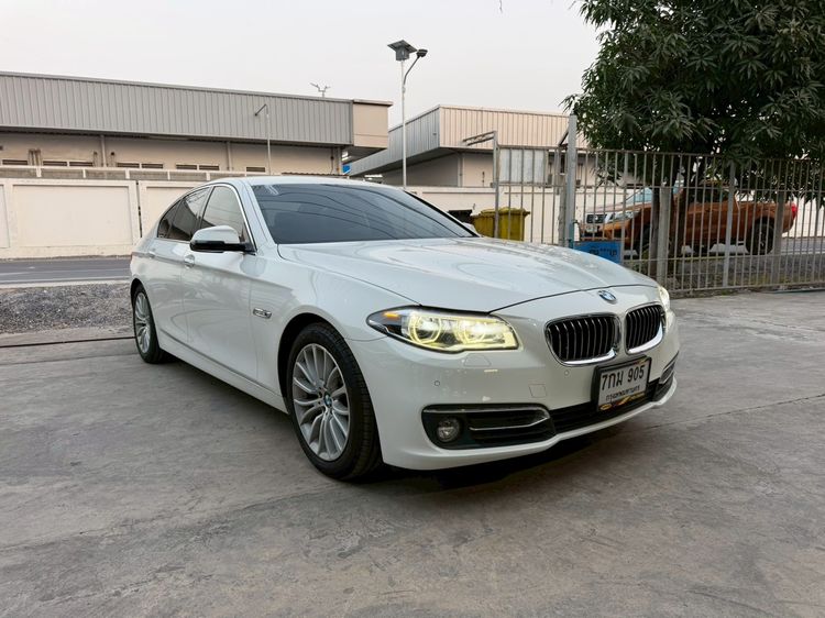BMW Series 5 2015 528i Sedan เบนซิน ไม่ติดแก๊ส เกียร์อัตโนมัติ ขาว รูปที่ 3