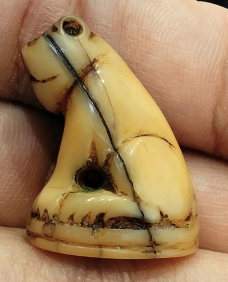 เครื่องรางเก่า