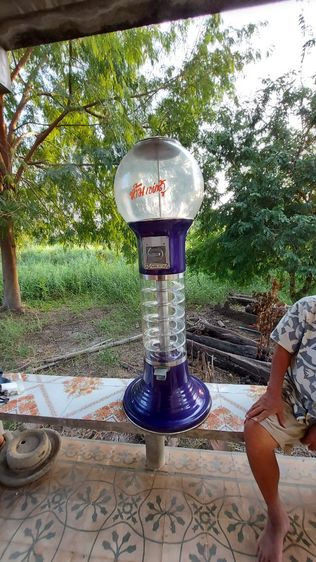 ขายโหลหมากฝรั่งสีม่วง ที่มีตั้งอยู่ตามห้าง สภาพเป็นดังรูปภาพที่เห็น รูปที่ 7