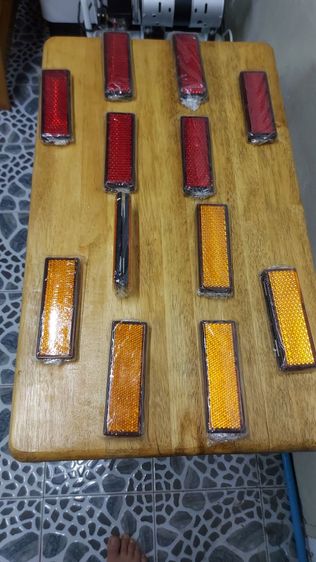 ขายทับทิมเรืองแสง สำหรับติดรถบรรทุกหรือรถกู้ภัย ใช้สะท้อนในเวลาค่ำคืน ซื้อมาเป็นปีแล้ว ซื้อมาแถวร้านสี่แยกวรจักร ในราคาแพ็คละ 75 บาท ขอส่งต่อในราคาแพ็คละ 35 บาท รูปที่ 3