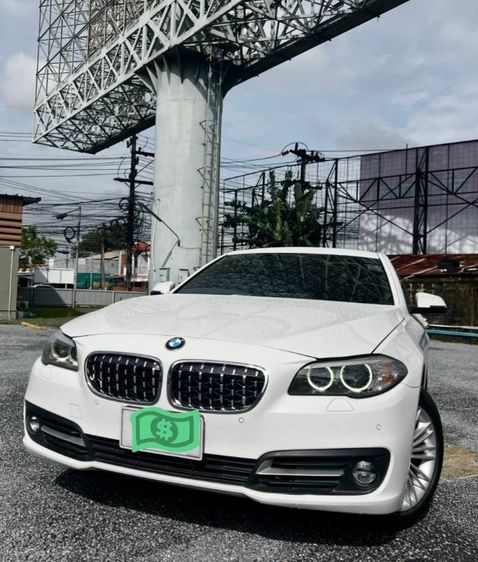 BMW Series 5 2015 520d Sedan ดีเซล ไม่ติดแก๊ส เกียร์อัตโนมัติ ขาว รูปที่ 2