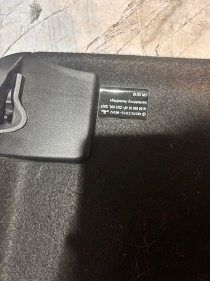 แผงปิดสัมภาระท้ายรถยนต์ GLA250 รูปที่ 2