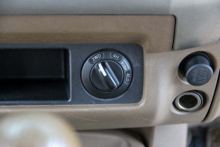 Nissan Navara 2007 2.5 SL 4WD Pickup ดีเซล ไม่ติดแก๊ส เกียร์ธรรมดา ดำ รูปที่ 3