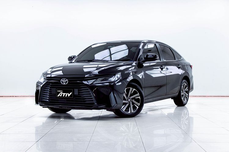 Toyota Yaris ATIV 2023 1.2 Premium Luxury Sedan เบนซิน ไม่ติดแก๊ส เกียร์อัตโนมัติ ดำ รูปที่ 4