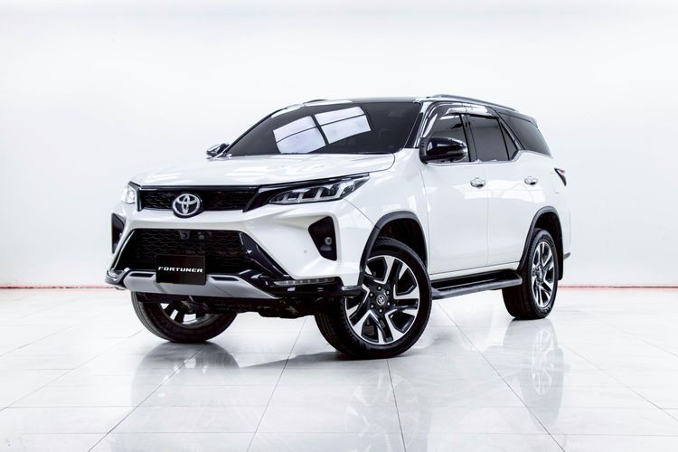 Toyota Fortuner 2022 2.4 Legender Black Top Utility-car ดีเซล ไม่ติดแก๊ส เกียร์อัตโนมัติ ขาว รูปที่ 4