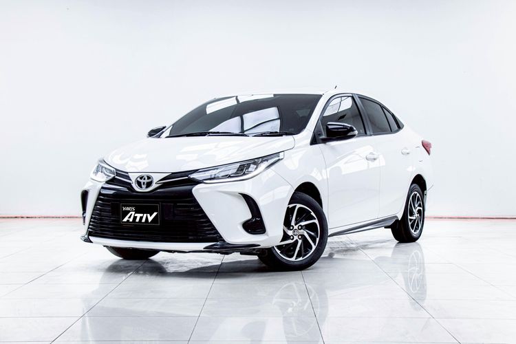 รถ Toyota Yaris ATIV 1.2 Sport สี ขาว