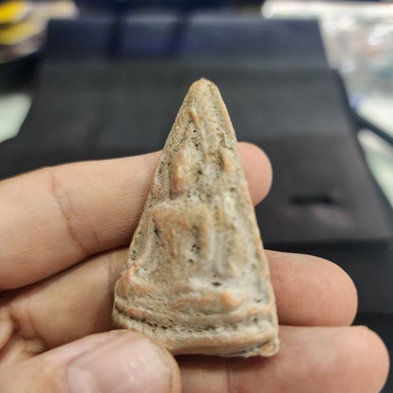 พระพุทธชินราชเนื้อดิน กรุลำพูน รูปที่ 2