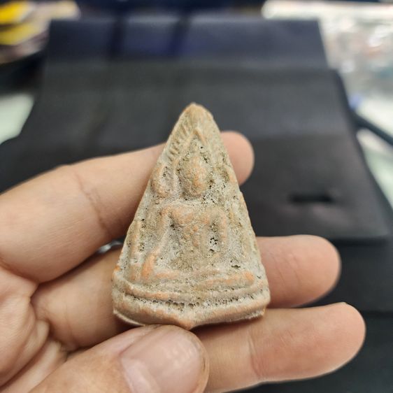 พระพุทธชินราชเนื้อดิน กรุลำพูน รูปที่ 4