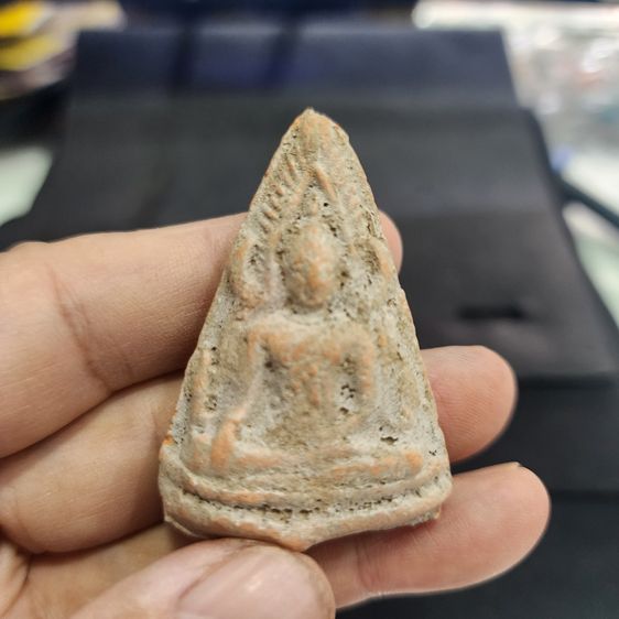 พระพุทธชินราชเนื้อดิน กรุลำพูน